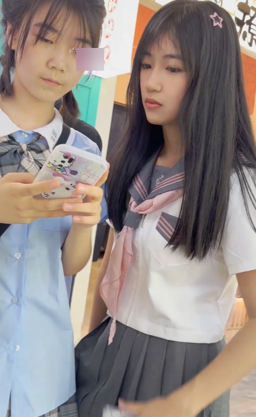 街拍KFC抄底9V合集1.86GB纯欲天花板