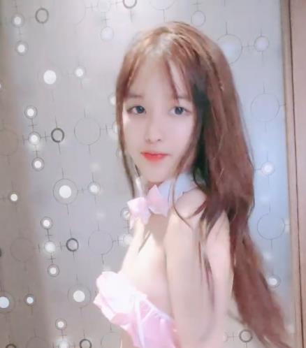 斗鱼新晋超人气青涩极粉嫩初恋型可爱萌妹子最新散播合集
