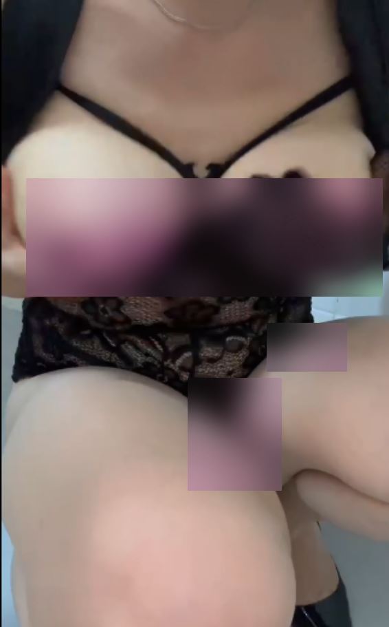 南南姐熟女私藏4V1.33G，抖音大罩杯少毛，道具整根深入太诱人