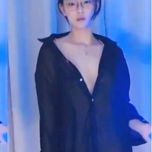 7879哎哟CC万元私诞热舞3V200M，曼妙身姿惹火全网